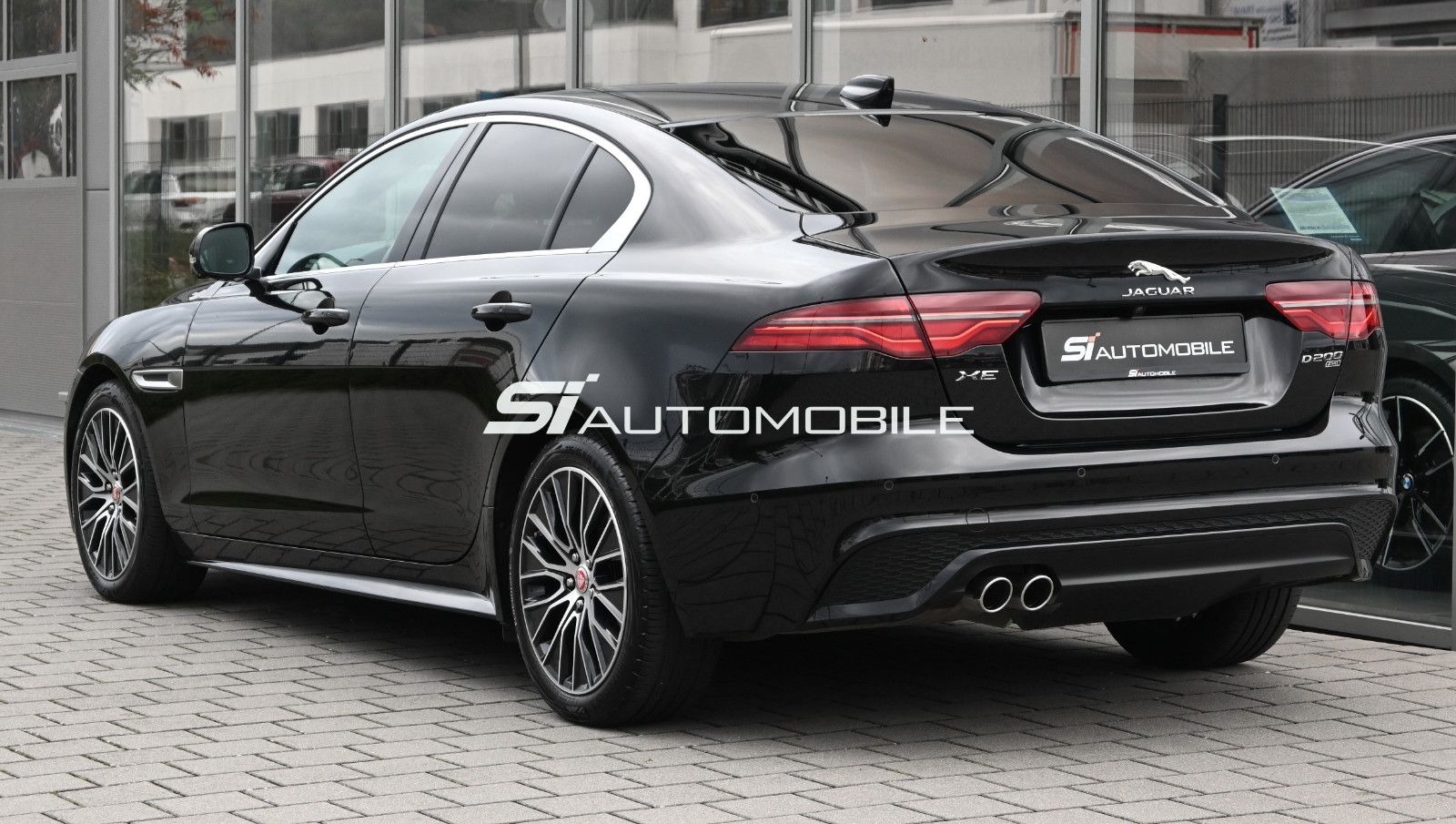 Fahrzeugabbildung Jaguar XE D200 R-DYNAMIC S AWD °HEAD-UP°KEYLESS°TECHNO°