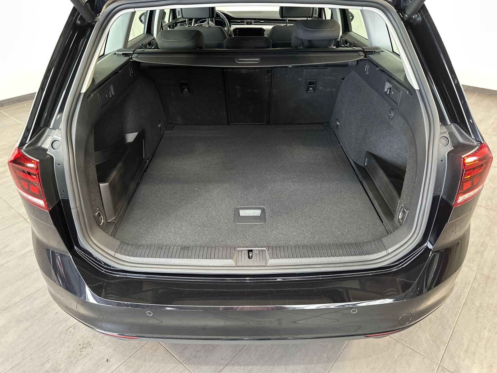 Fahrzeugabbildung Volkswagen Passat Variant 2.0 TDI DSG Business NAV+LED+360°