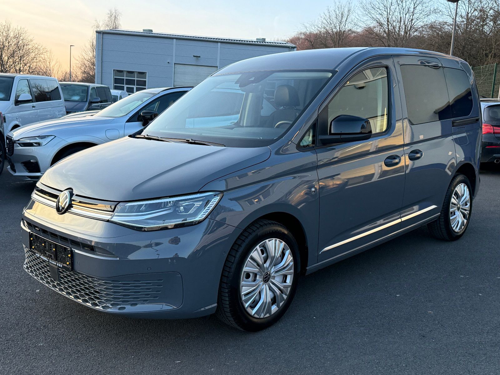 Fahrzeugabbildung Volkswagen Caddy Style TSI DSG ACC AHK Navi LED Kamera SHZ