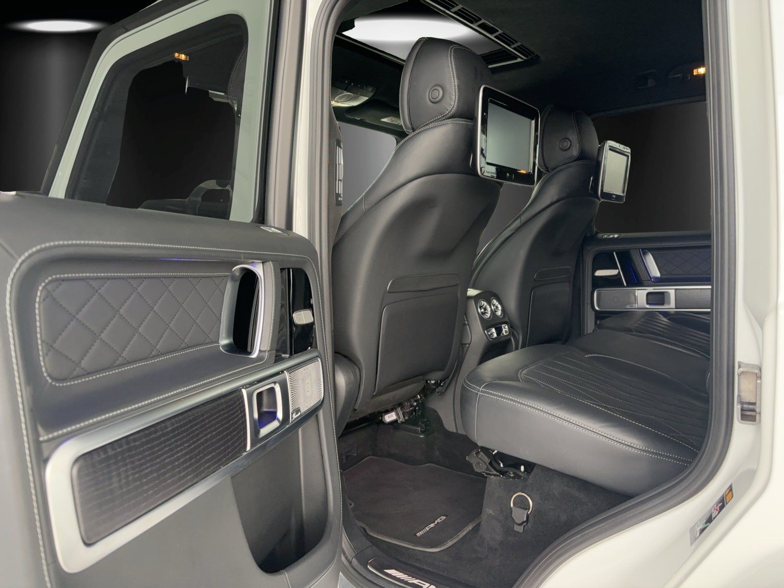Fahrzeugabbildung Mercedes-Benz G63AMG Superior DISTR Massage Standh FondTV Vmax