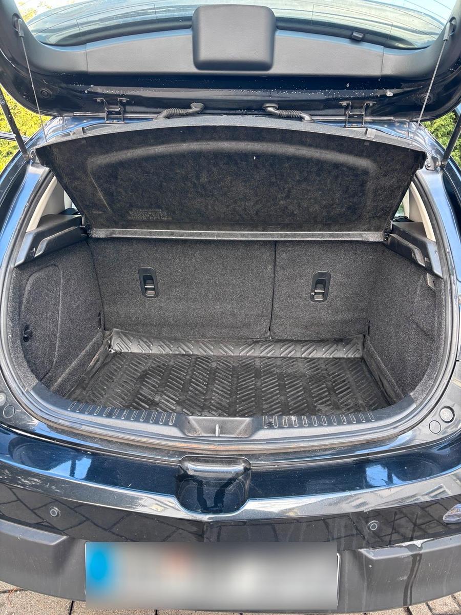 Mazda 2 2011 — photo 7