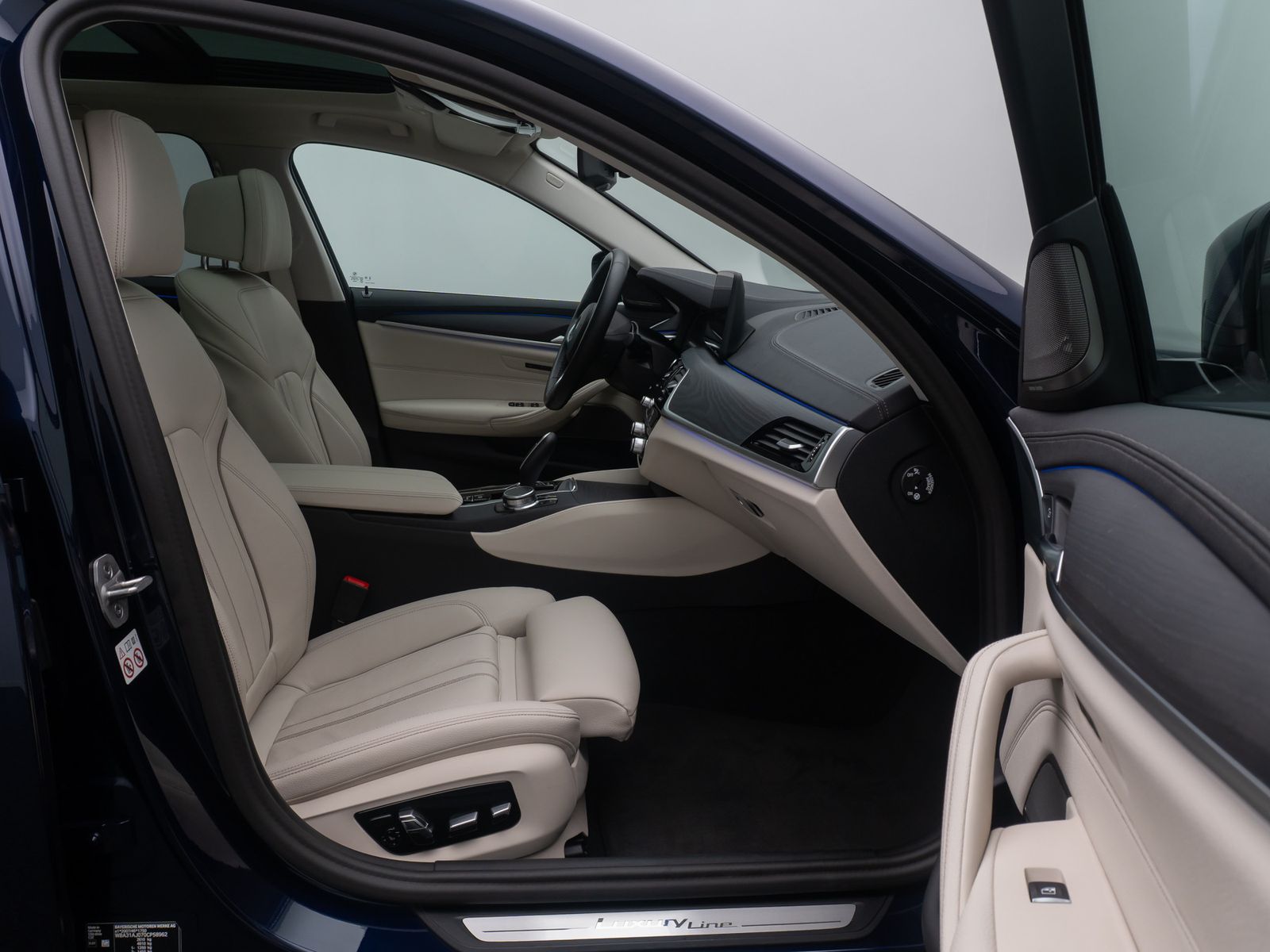 Fahrzeugabbildung BMW 530d xD Luxury Line ACC H/K AHK Panorama HUD 19"