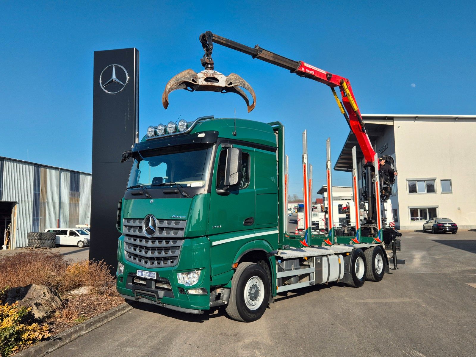 Fahrzeugabbildung Mercedes-Benz Arocs 2751 L 6x2/4 HAD Kurzholz Cranab TZ12.2