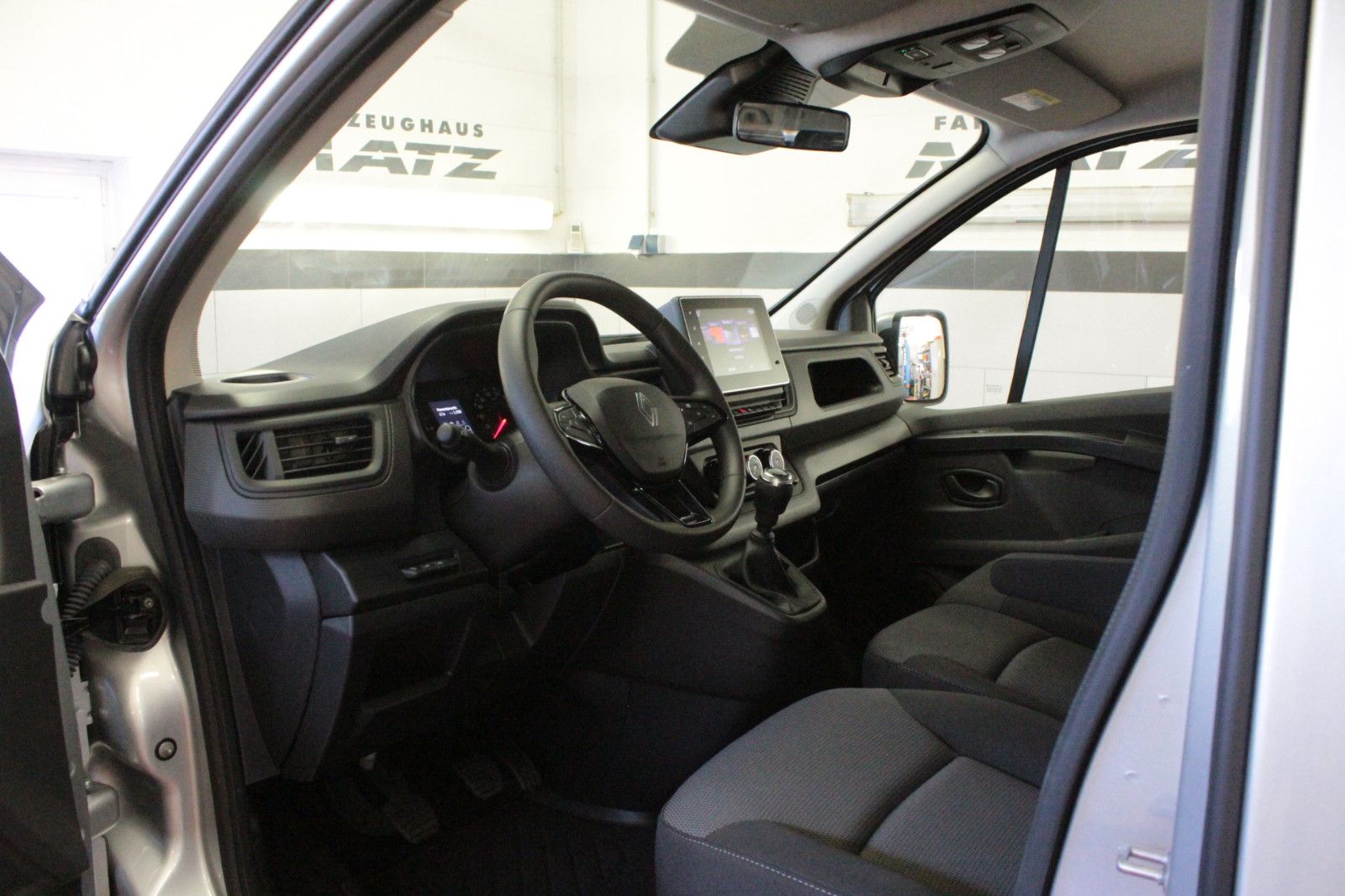 Fahrzeugabbildung Renault Trafic Dci 150 Grdt Evolution *Rollstuhlrampe*