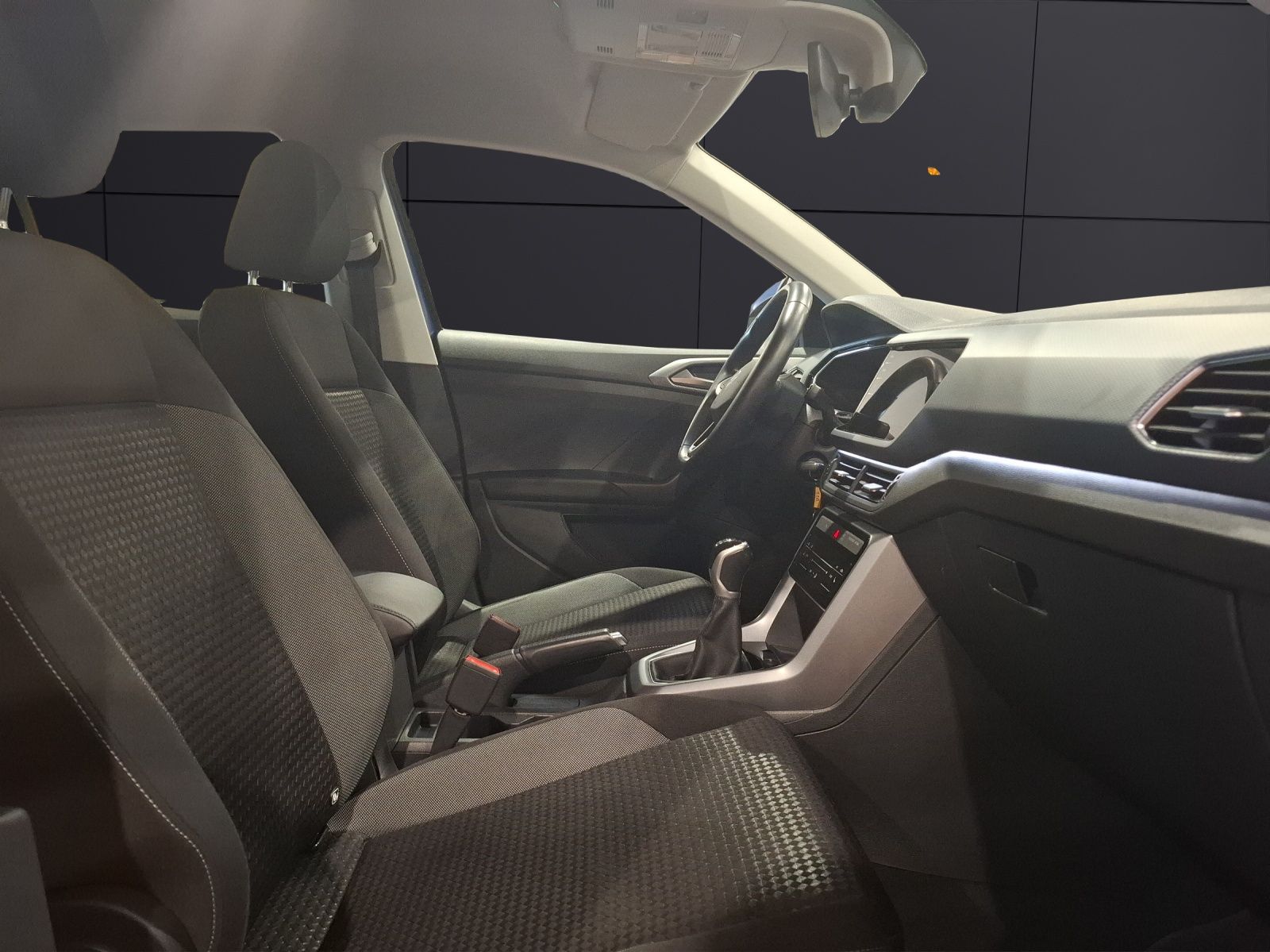 Fahrzeugabbildung Volkswagen T-Cross TSI Active Navi AID ACC PDC SH LM