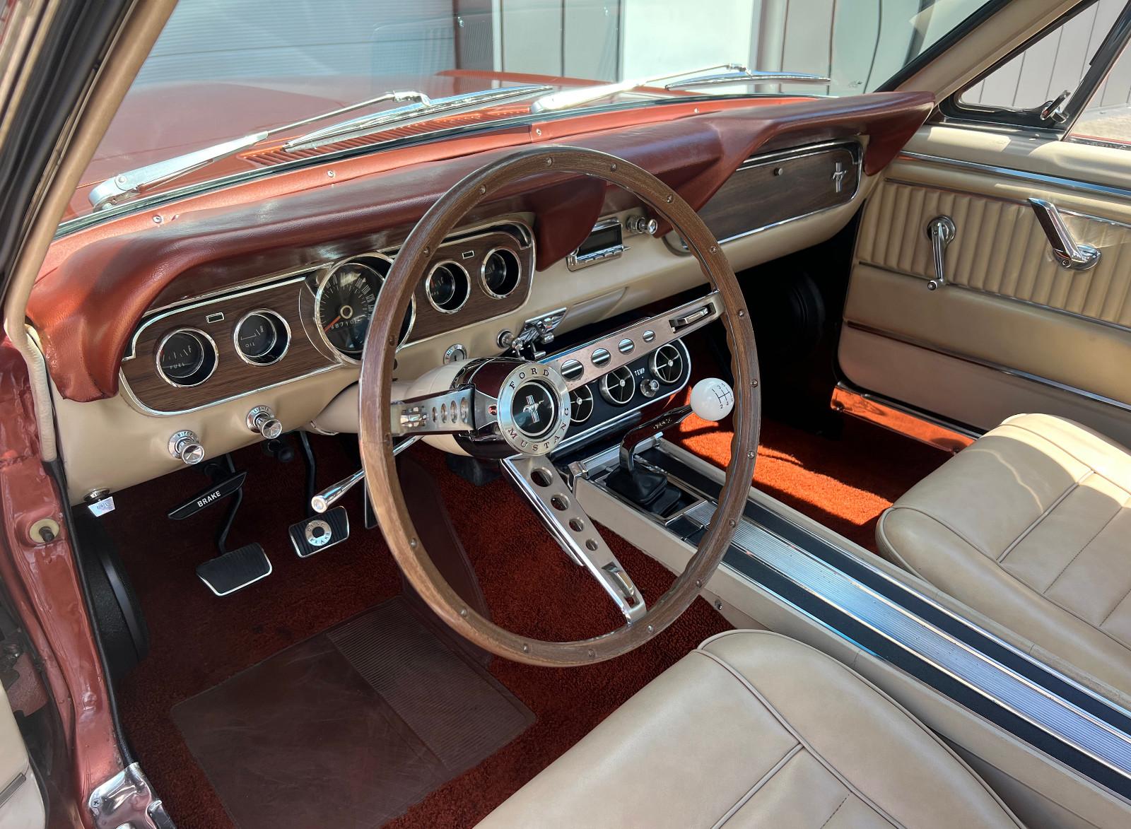 Ford Mustang Fastback GT, Pony, Voll-Ausstattung