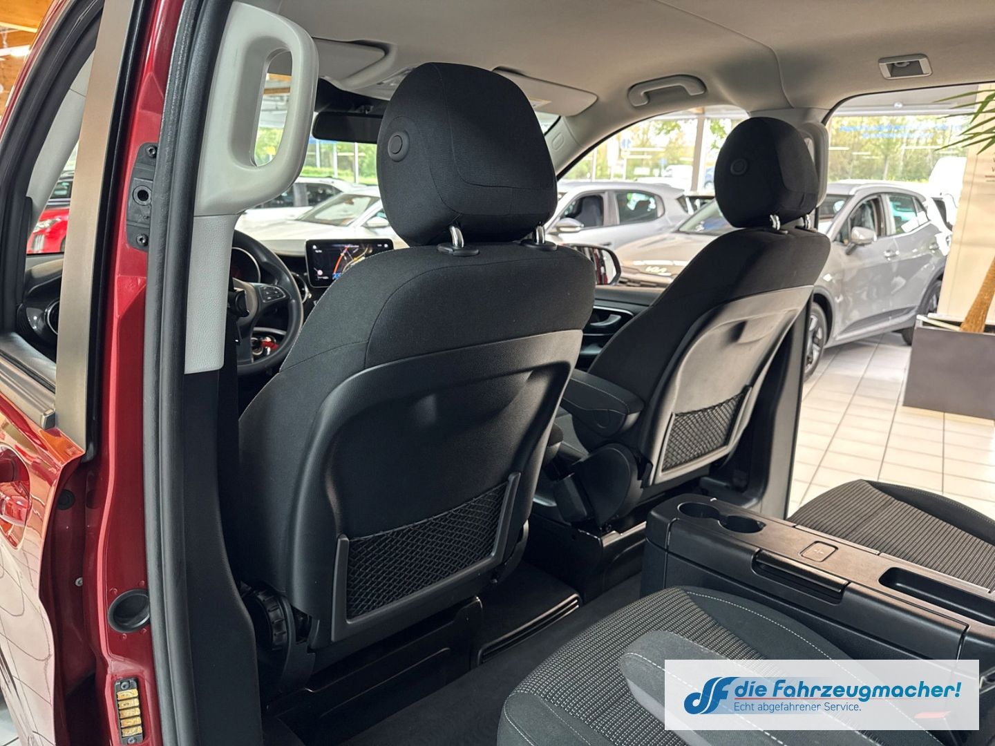 Fahrzeugabbildung Mercedes-Benz V 220 d RISE kompakt Navi Apple CarPlay Android