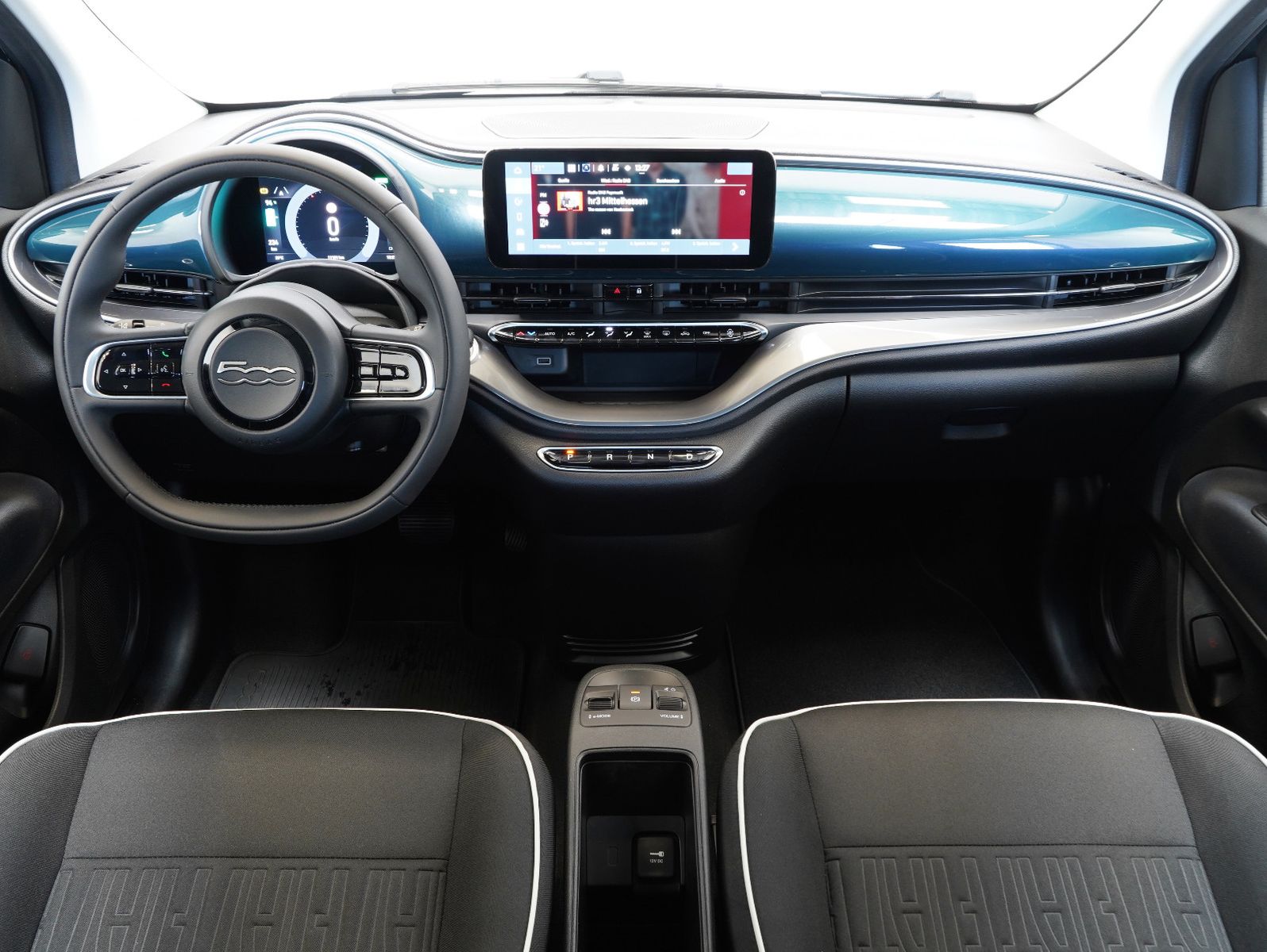 Fahrzeugabbildung Fiat 500e 87KW/42kWh/DC-LADEN/CARPLAY/DAB/SOH