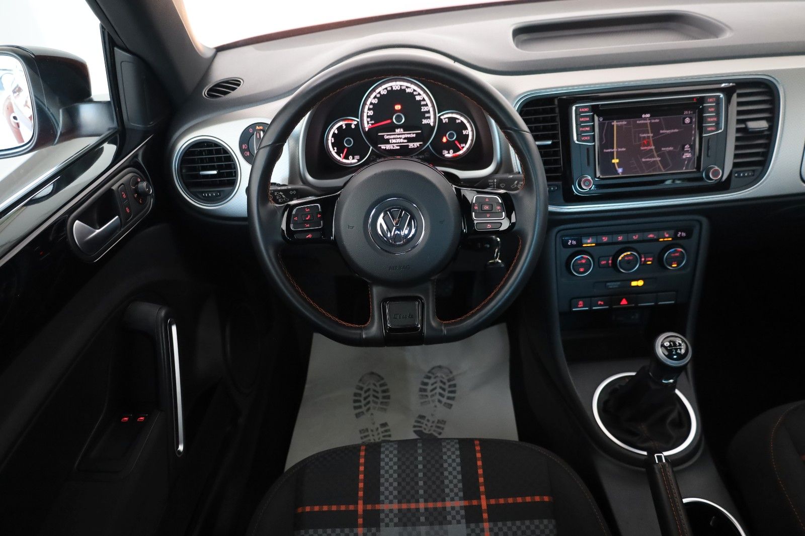 Fahrzeugabbildung Volkswagen Beetle Lim. Club BMT,SH,PDC,Tempomat,Navi, 8xAlu
