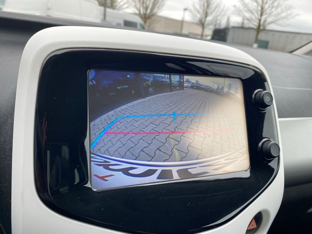 Fahrzeugabbildung Citroën C1 VTi 68 Shine Edition *Klima*Mirrorsceen*Cam*