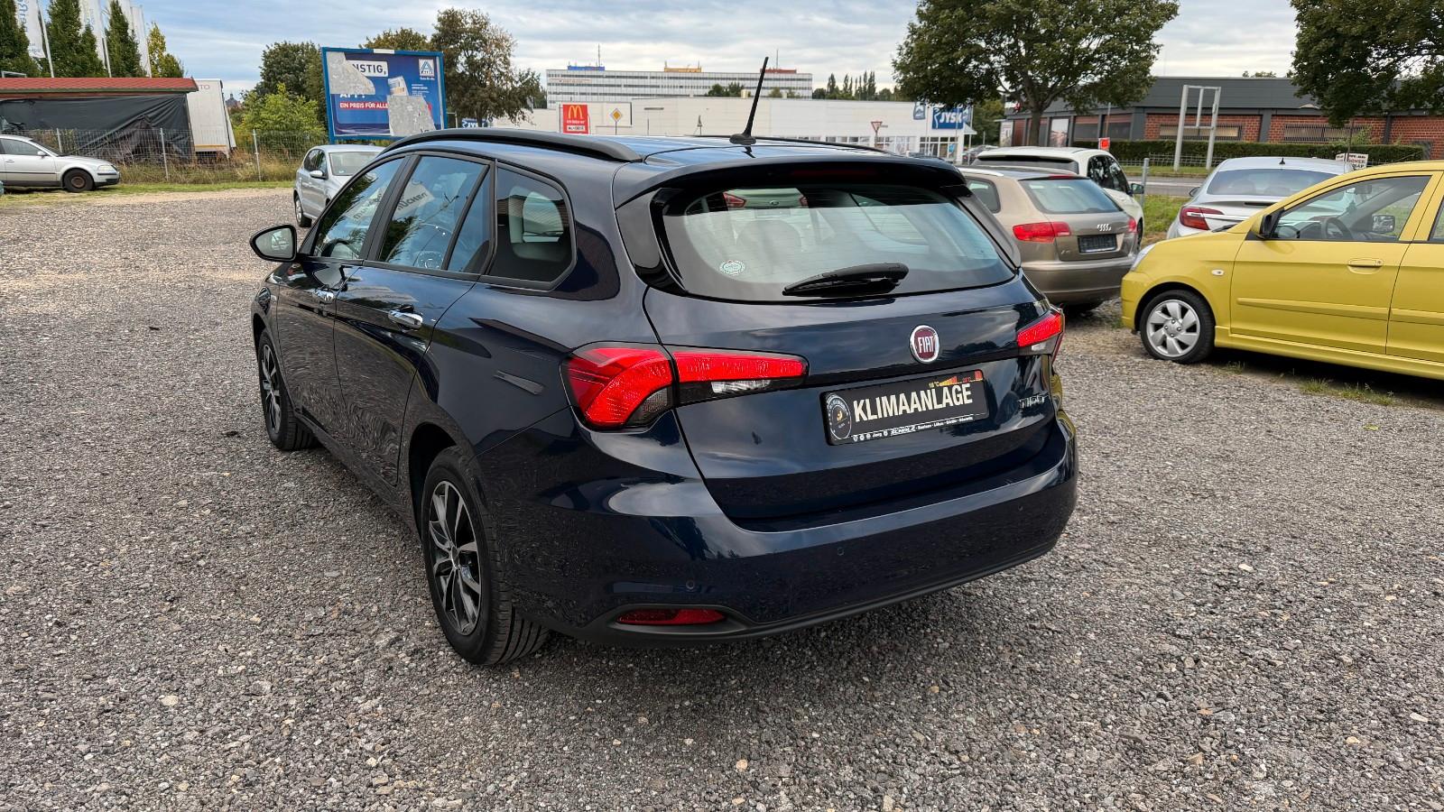 Fiat Tipo Easy Navi Klima Led Tempomat 8-fach bereift