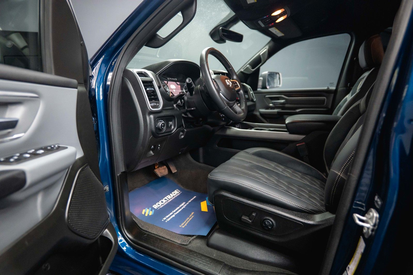 Fahrzeugabbildung Dodge RAM 5.7 V8 HEMI 4x4 OFFROAD Night-Paket *LED*19%