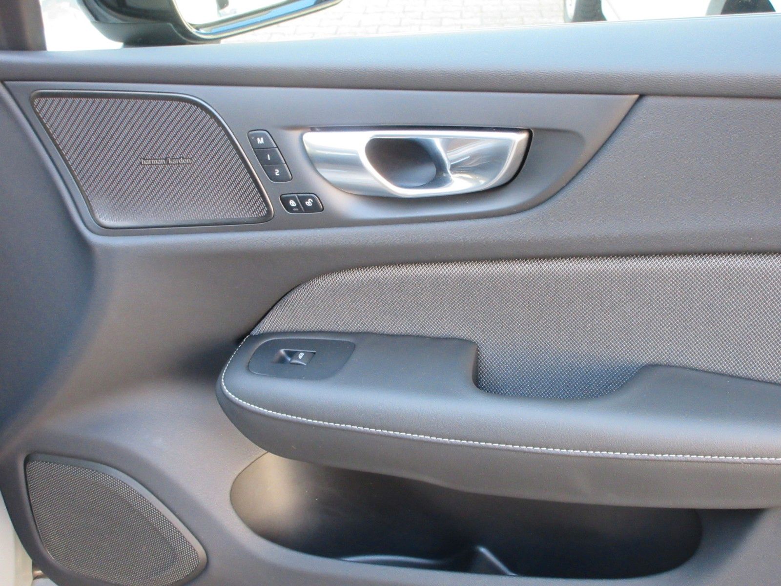Fahrzeugabbildung Volvo S60 Lim. Ultimate Dark AWD