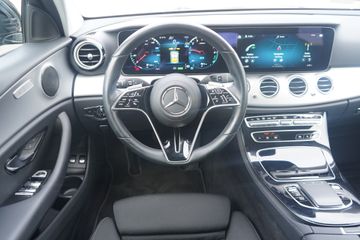 Mercedes E 300 - 11