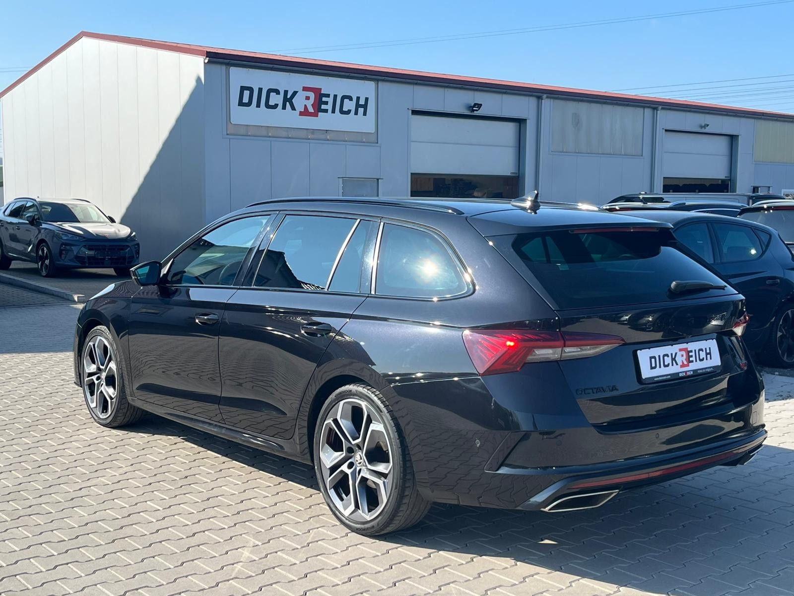 Fahrzeugabbildung SKODA Octavia 2.0 TDI RS DSG AHK*LED*19"HUD*KAMERA*ACC