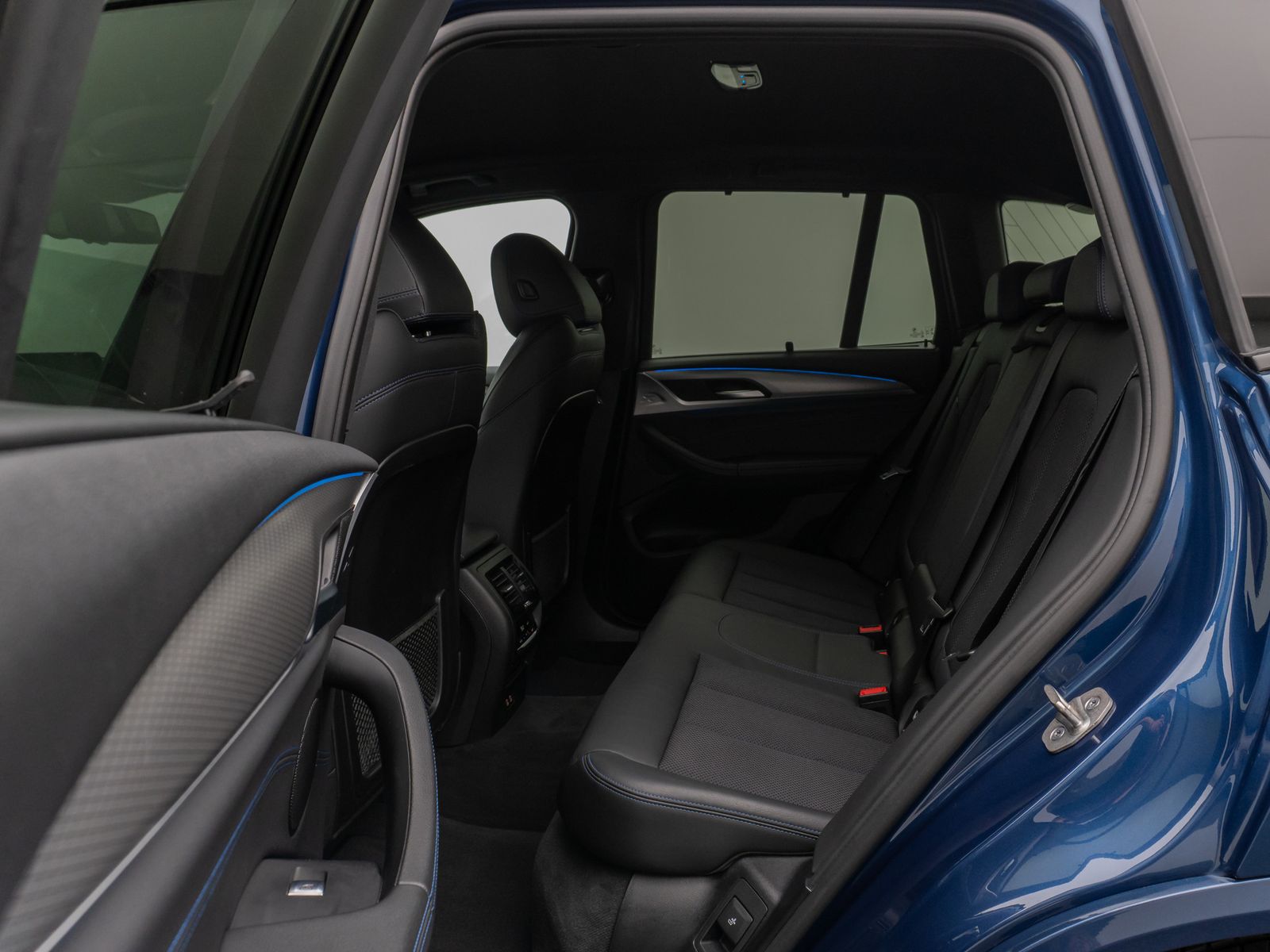 Fahrzeugabbildung BMW X3 xD30e M Sport Kamera HUD DAB HiFi AHK Komfort