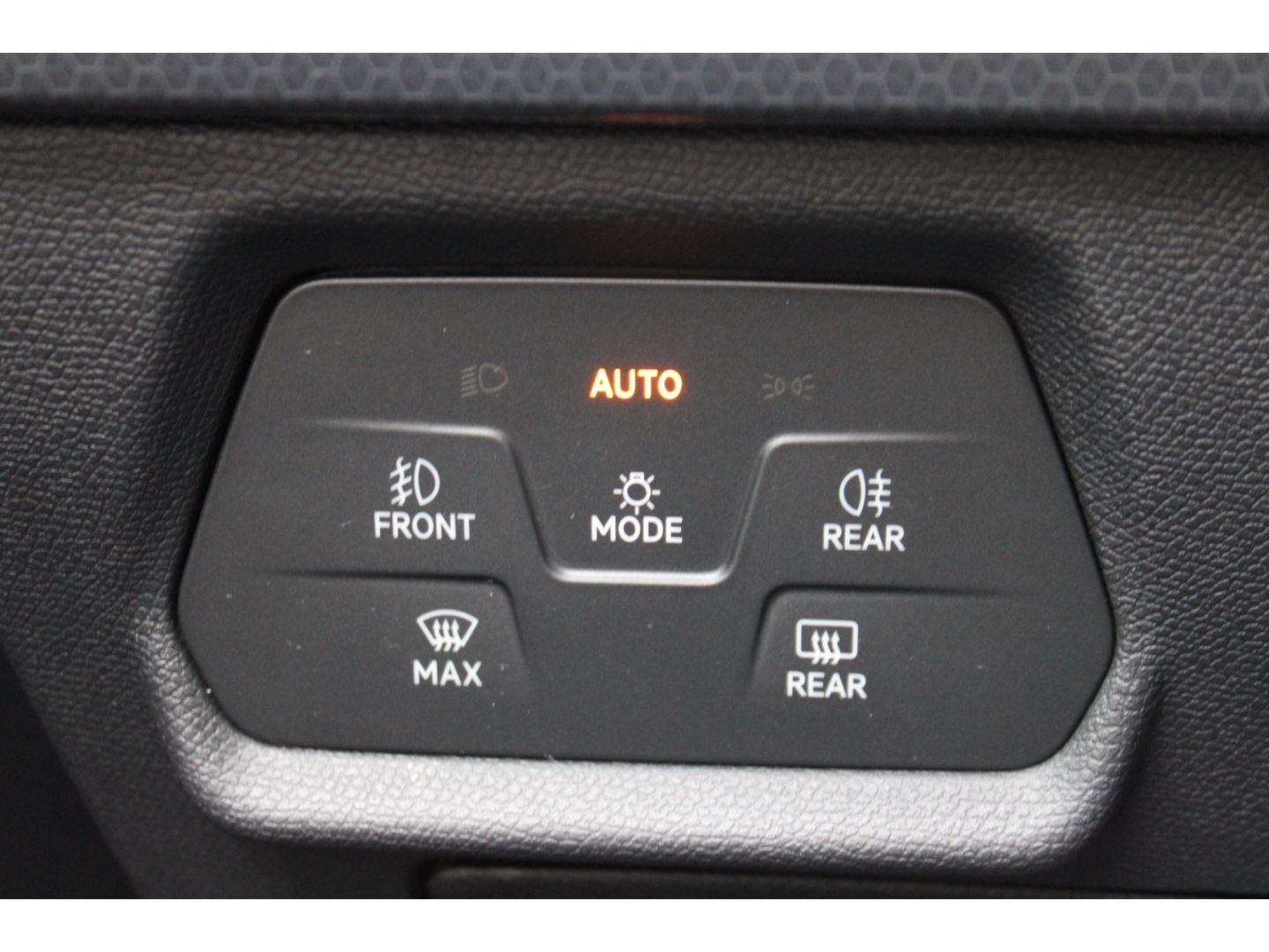Fahrzeugabbildung SEAT Leon 1,5 TSi Style ACC LED Navi FullLink DAB RFK