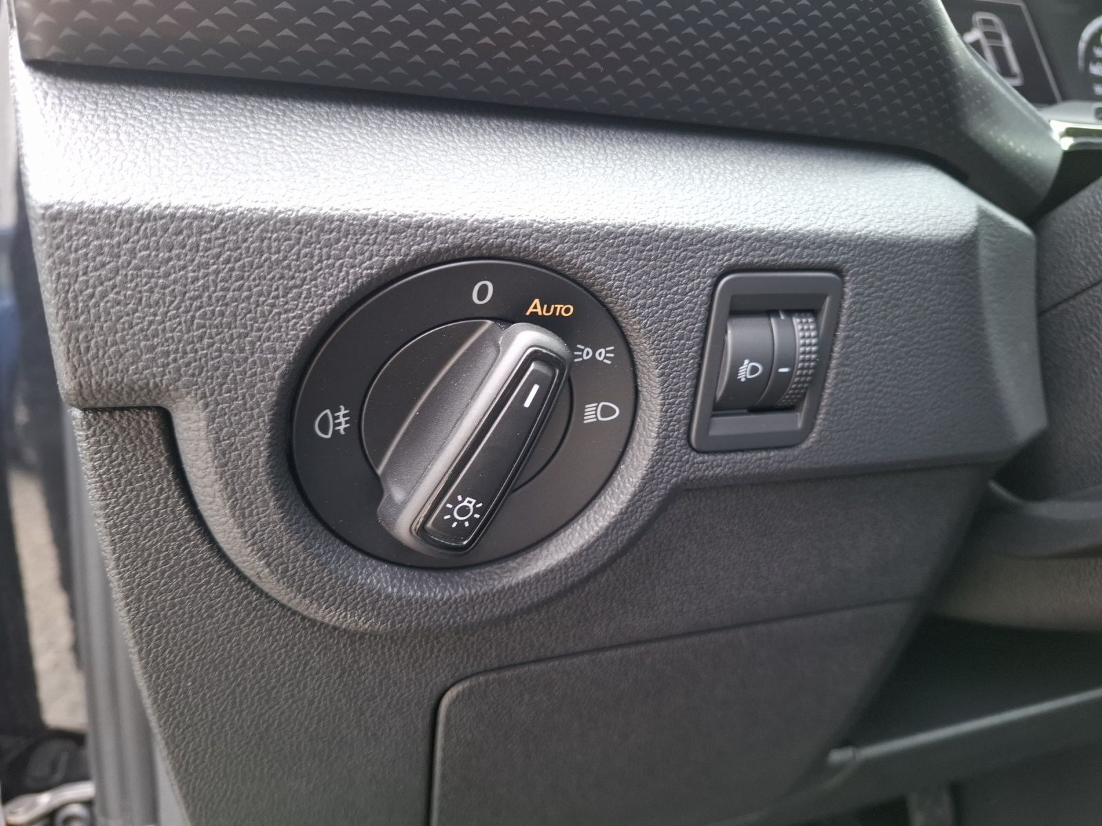 Fahrzeugabbildung Volkswagen T-Cross TSI Life Navi Climatronic RFK SH LM