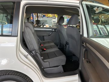MYAUTOCENTER – Gebraucht- und Jahreswagen mit Werkstattservice in Pfaffenhofen Volkswagen Touran *7-SITZER*TÜV 827*2-ZONEN*PDC*DACHRELING
