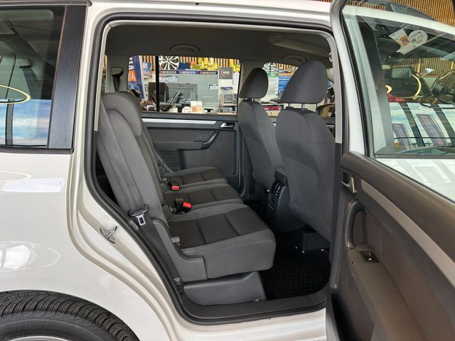 MYAUTOCENTER – Gebraucht- und Jahreswagen mit Werkstattservice in Pfaffenhofen Volkswagen Touran *7-SITZER*TÜV 827*2-ZONEN*PDC*DACHRELING
