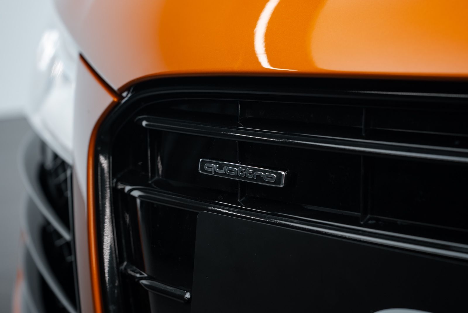 Fahrzeugabbildung Audi R8 Coupé HANDSCHALTUNG/B&O/CAM