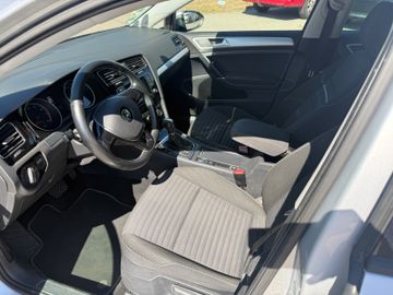 Volkswagen Golf - 10