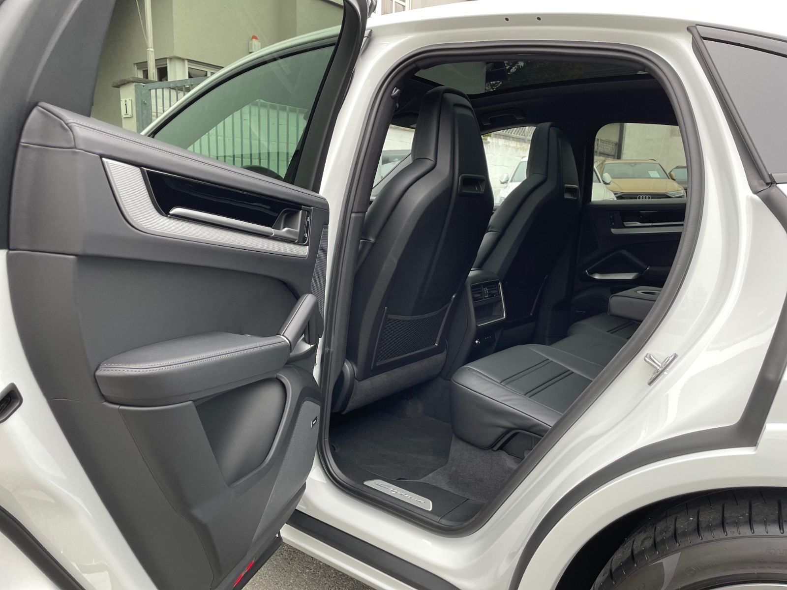 Fahrzeugabbildung Porsche Cayenne E-Hybrid Coupé |ACC|360°|SportDesign|22"