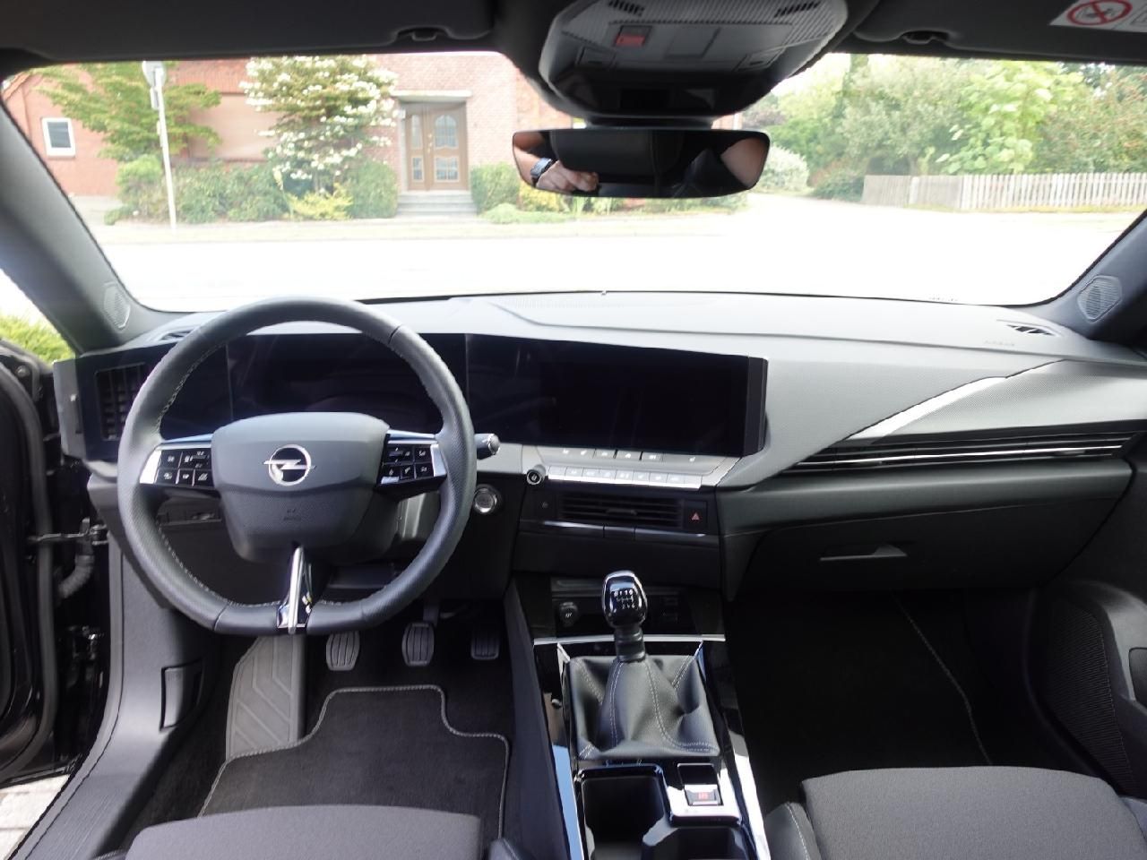 Fahrzeugabbildung Opel Astra L Sports Tourer 1,2 GS Line