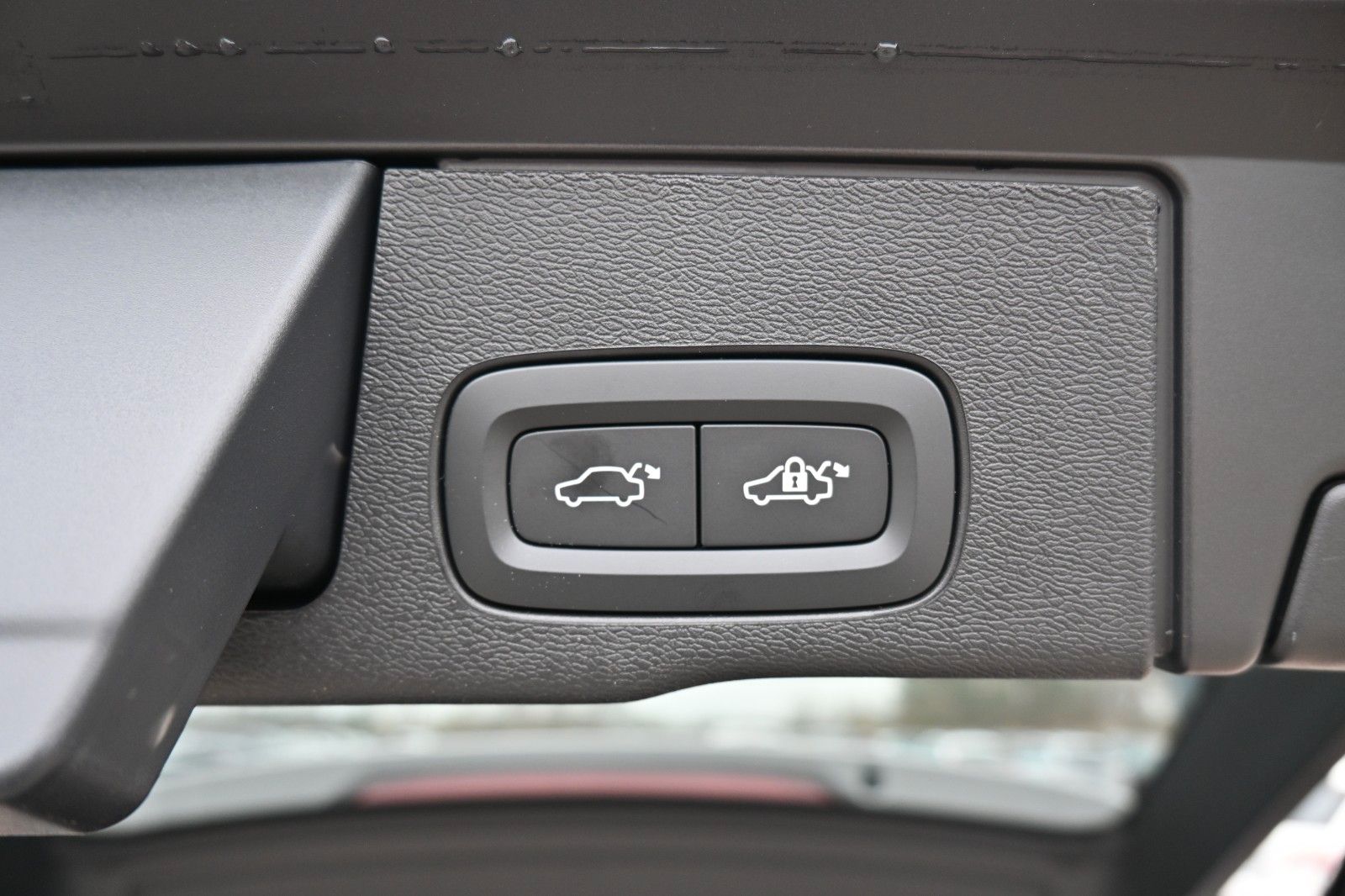 Fahrzeugabbildung Volvo XC60 T8 RC AWD Ultra Dark*LUFT*360*ACC*AHK