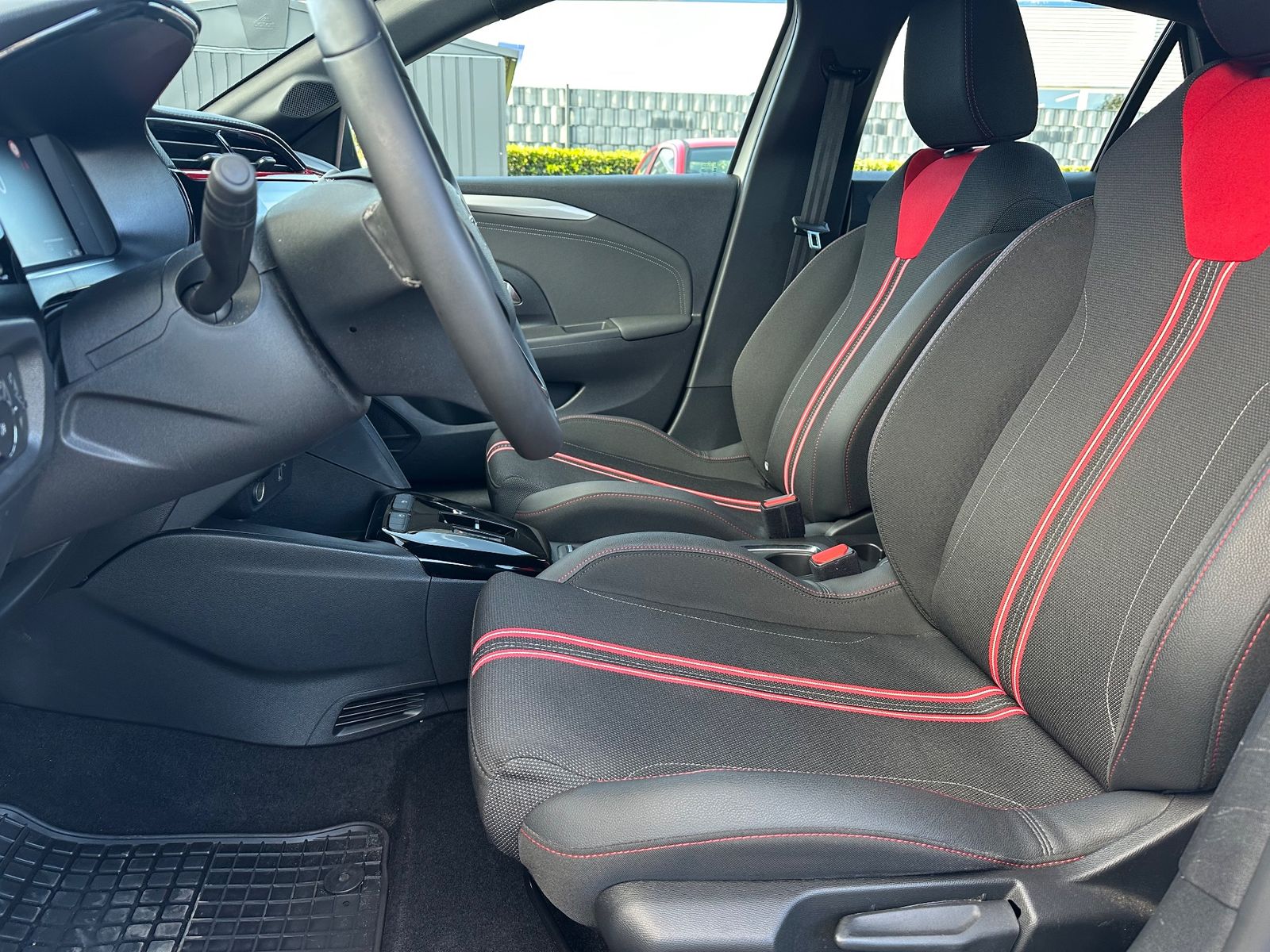 Fahrzeugabbildung Opel Corsa -e F GS NAV+LED+18ZOLL+SHZ+KEYLESS+CARPLAY