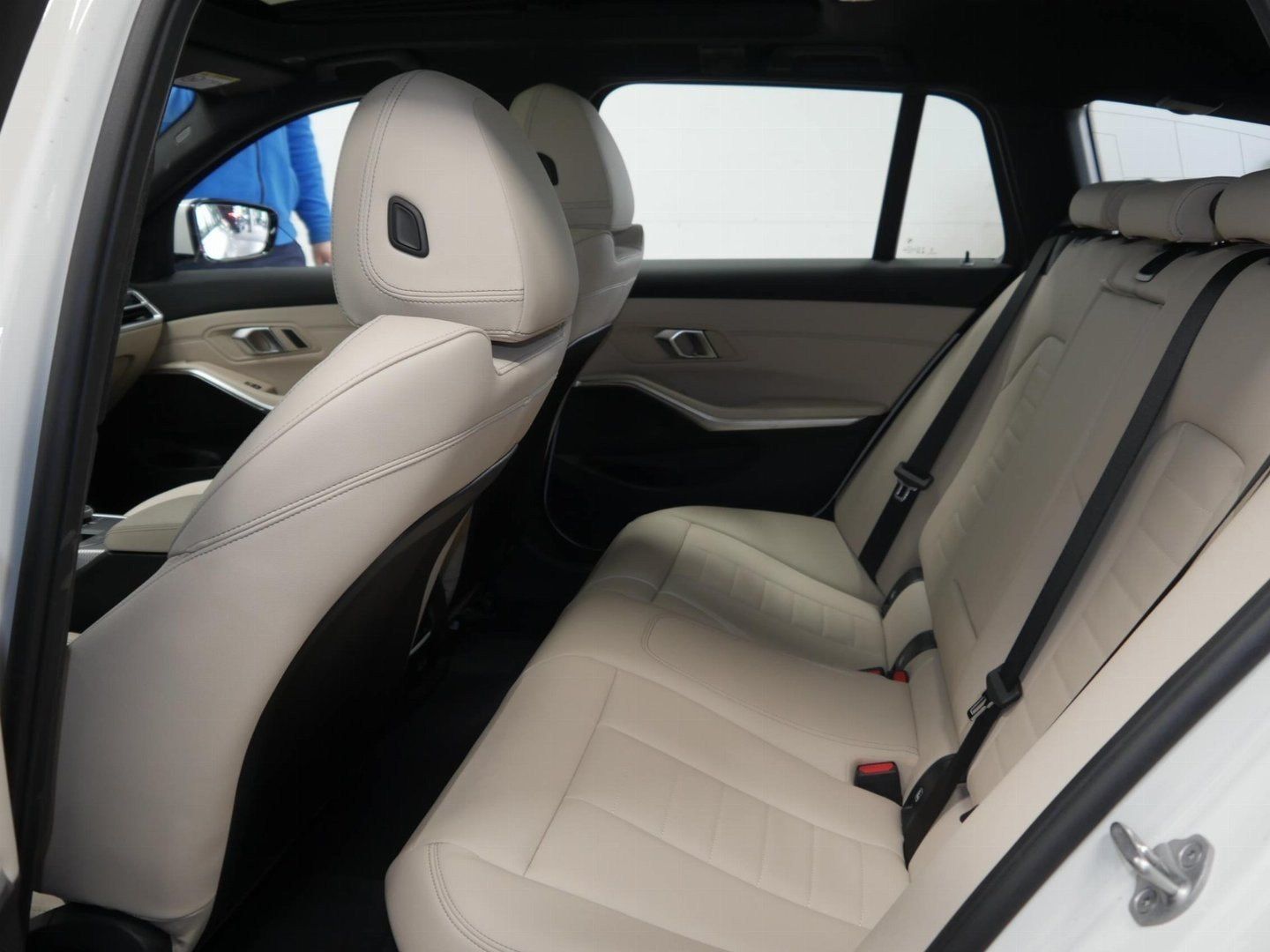 Fahrzeugabbildung BMW 330d xDrive M Sportpaket | Panorama-Glasdach