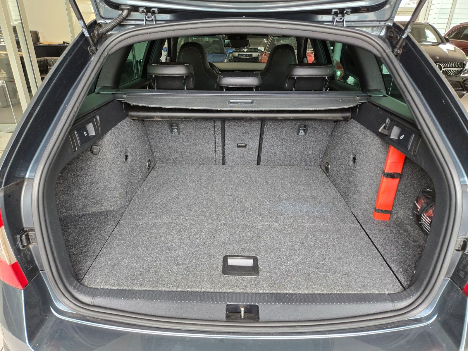 Fahrzeugabbildung SKODA Octavia Combi RS