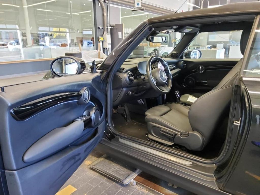 MINI Cooper Cabrio 2023