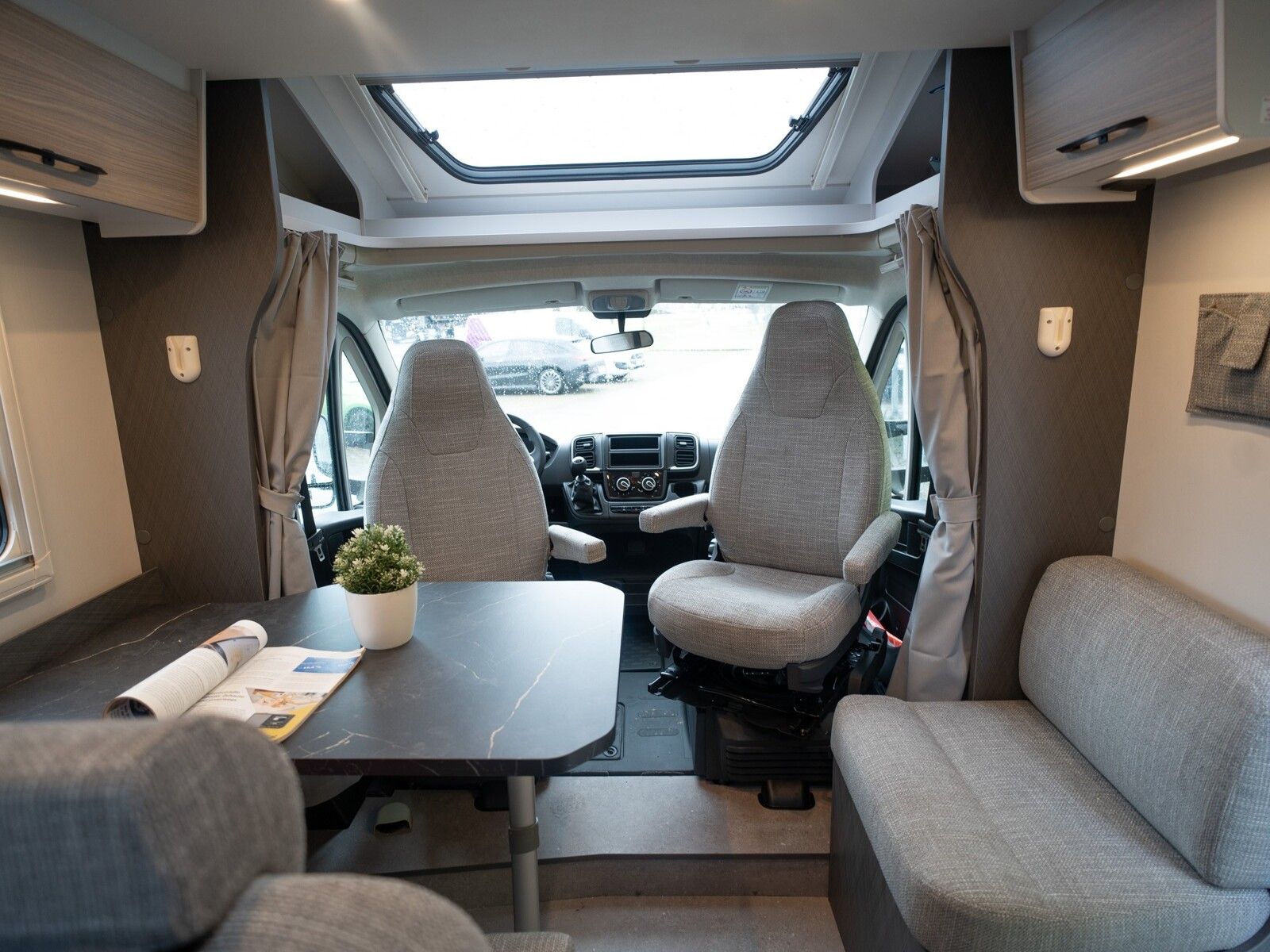 Fahrzeugabbildung Etrusco T-Modell Base 7.4 SB MJ26*Markise*Hubbett*Pakete