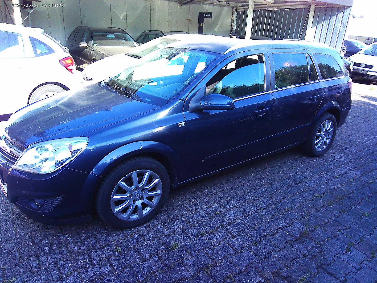 Opel Astra 2009 — interior