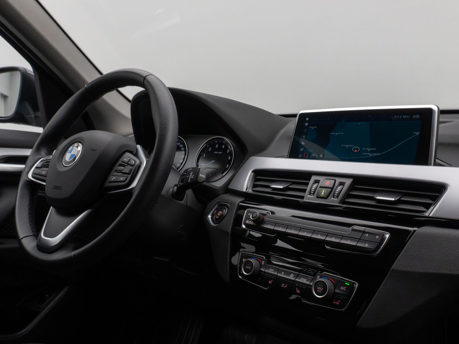 Fahrzeugabbildung BMW X1 sD20i Kamera DAB HiFi Navi Geschwindigkeitsre