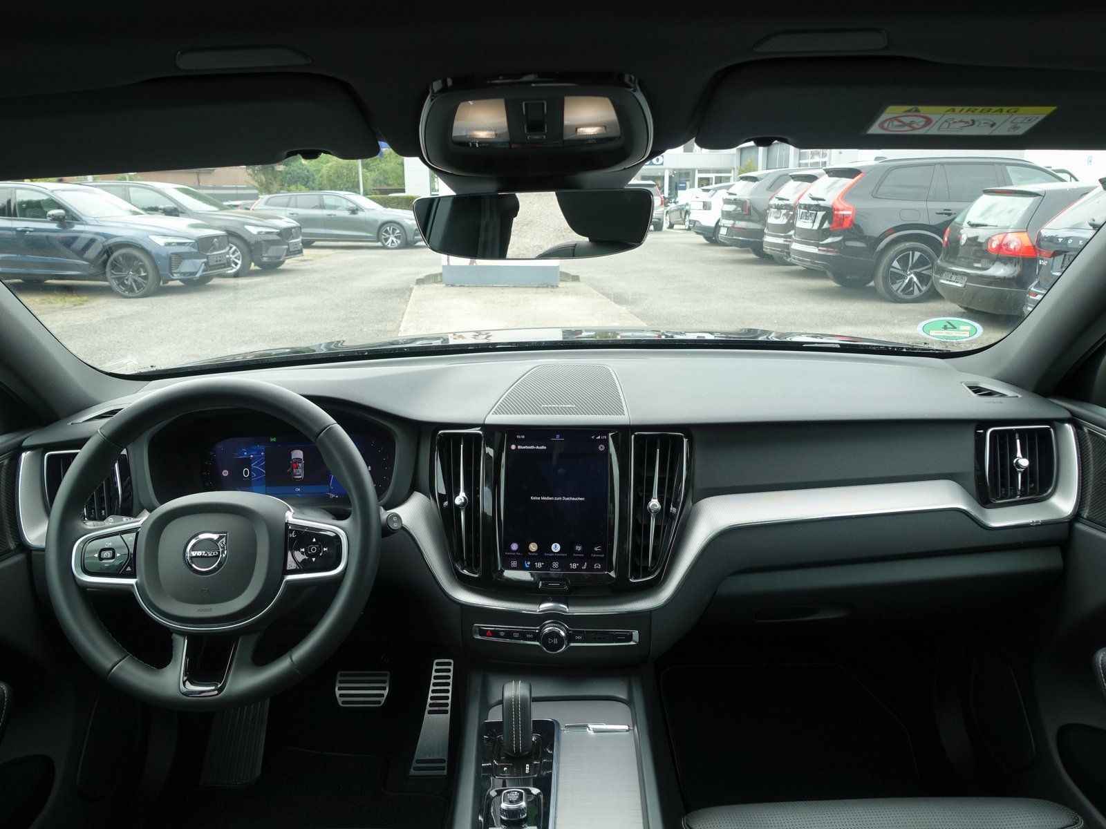 Volvo XC60 B4 Diesel R-Design 2WD Panorama H&K AHK LED foto 13