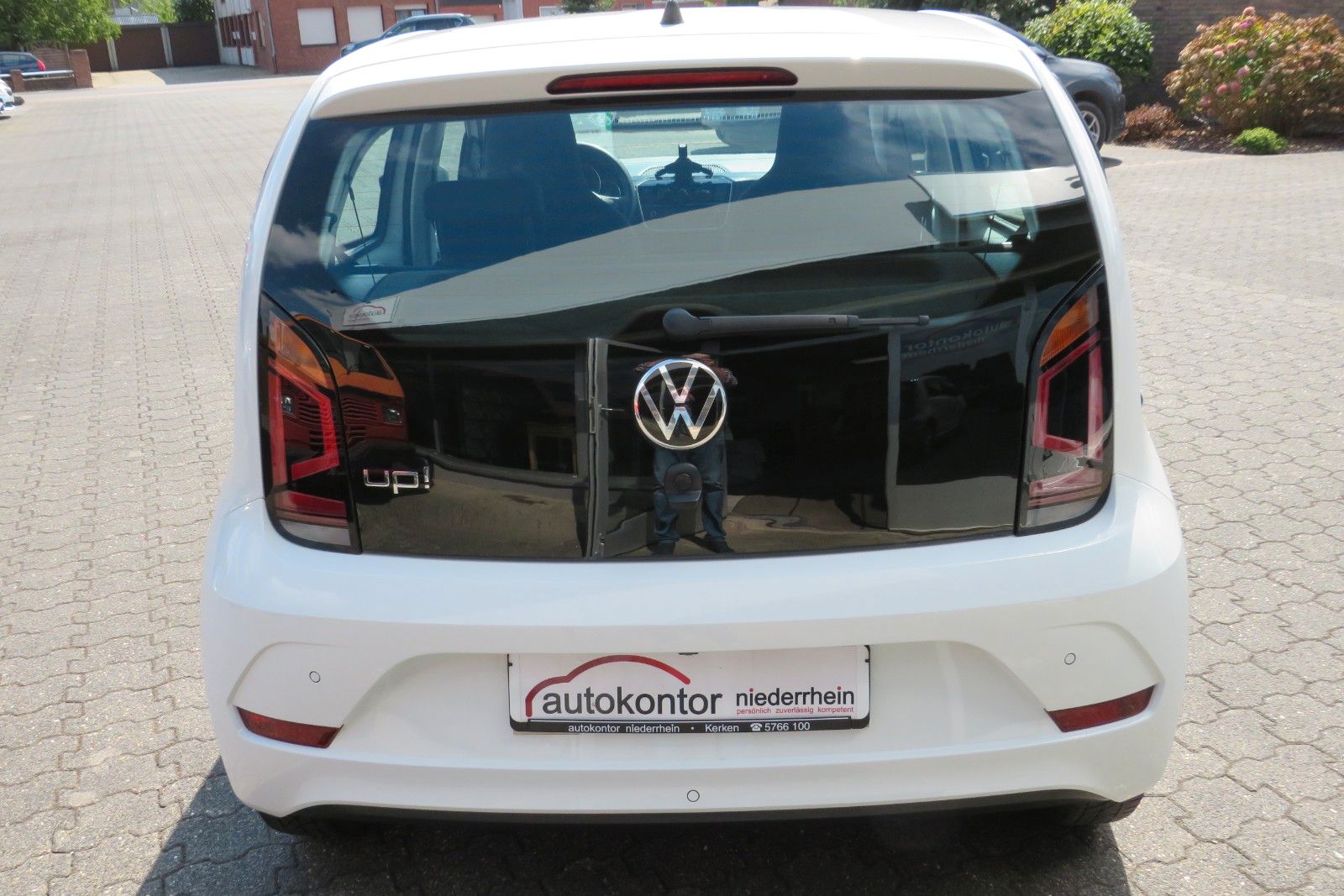 Fahrzeugabbildung Volkswagen up! 4 TÜREN KLIMA TELVOR DAB KAMERA PDC GRA 1.H
