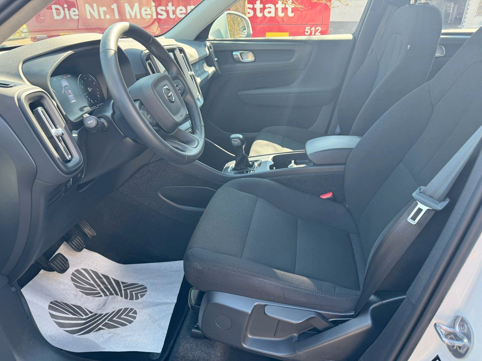 Fahrzeugabbildung Volvo XC 40 Momentum Core Assistenten AHK LED