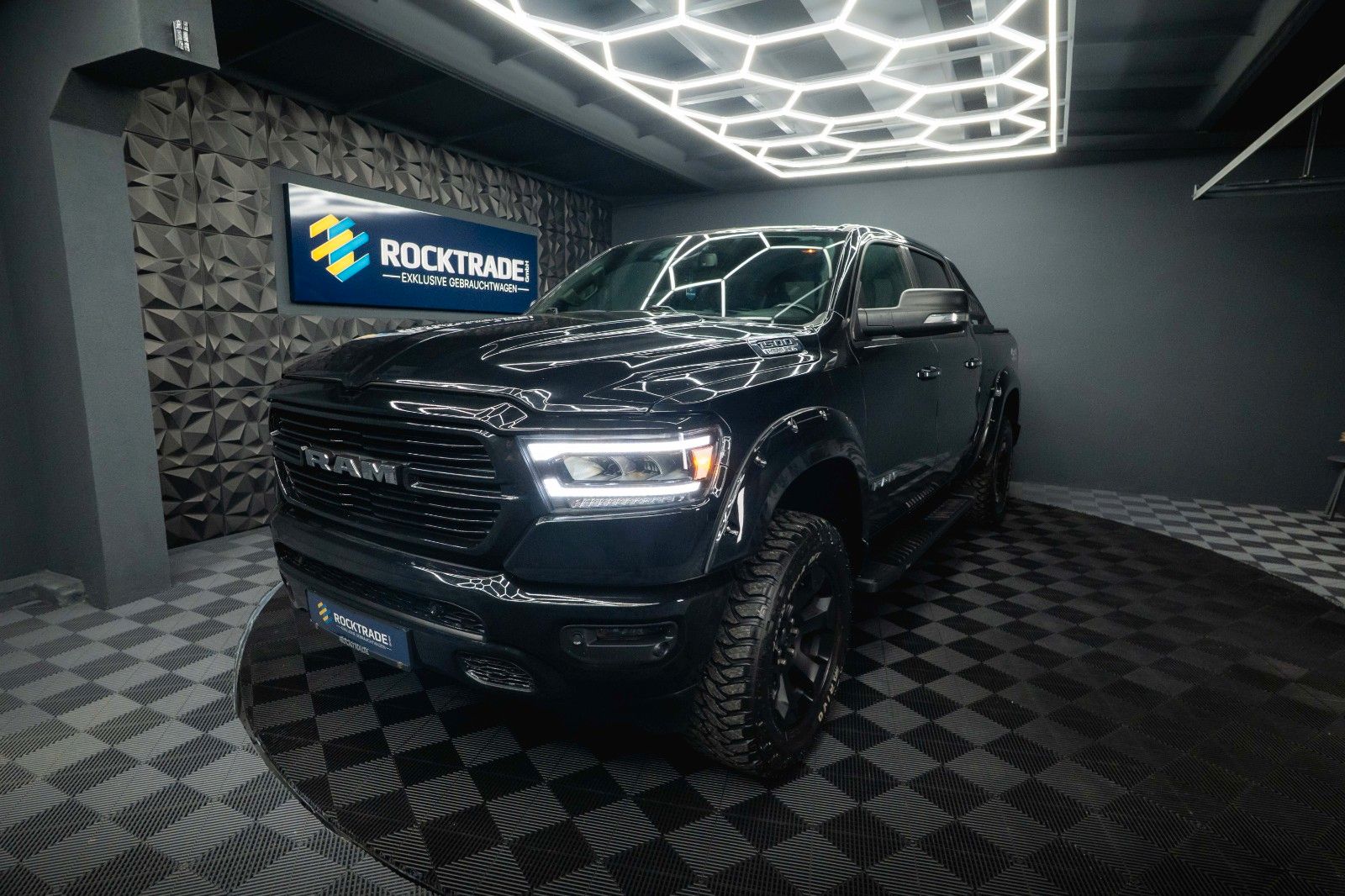 Fahrzeugabbildung Dodge RAM 5.7 V8 HEMI 4x4 OFFROAD Night-Paket *LED*