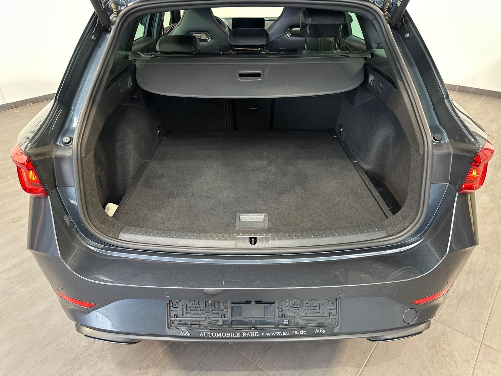 Fahrzeugabbildung CUPRA Leon Sportstourer 1.5 eTSI DSG NAV+LED+ACC+KAM