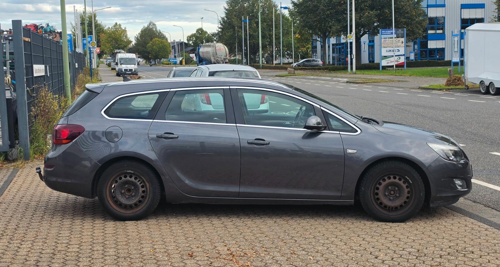 Opel Astra 2011 — engine 1.686 cm³, 110 HP (81kW)