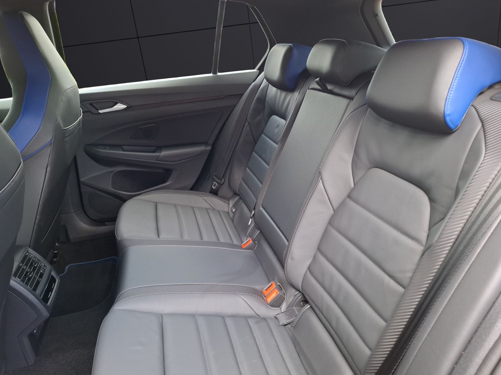 Fahrzeugabbildung Volkswagen Golf VIII R Performance Black-Edition Matrix Har