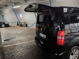 Peugeot Traveller BlueHDi 180 S&S EAT8 Business VIP SHZ - Peugeot Traveller von privat