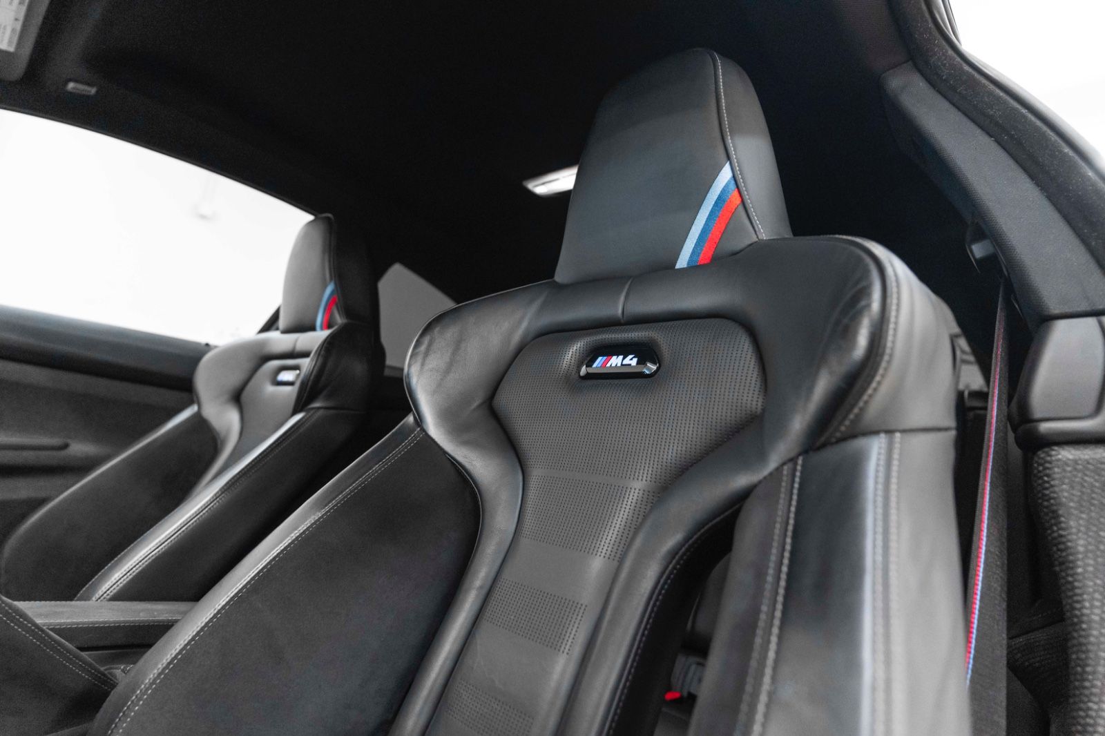 Fahrzeugabbildung BMW M4 CS Head UP LED NAV KAM PDC DKG