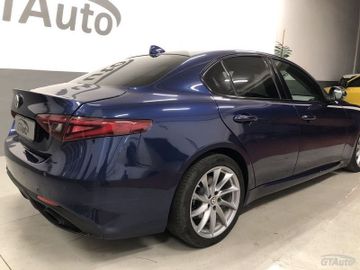 Alfa-Romeo Giulia - 7
