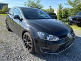 Volkswagen Golf VII Lounge BMT Navi*PDC*Temp*Carplay*StHZ - Gebrauchtwagen in München