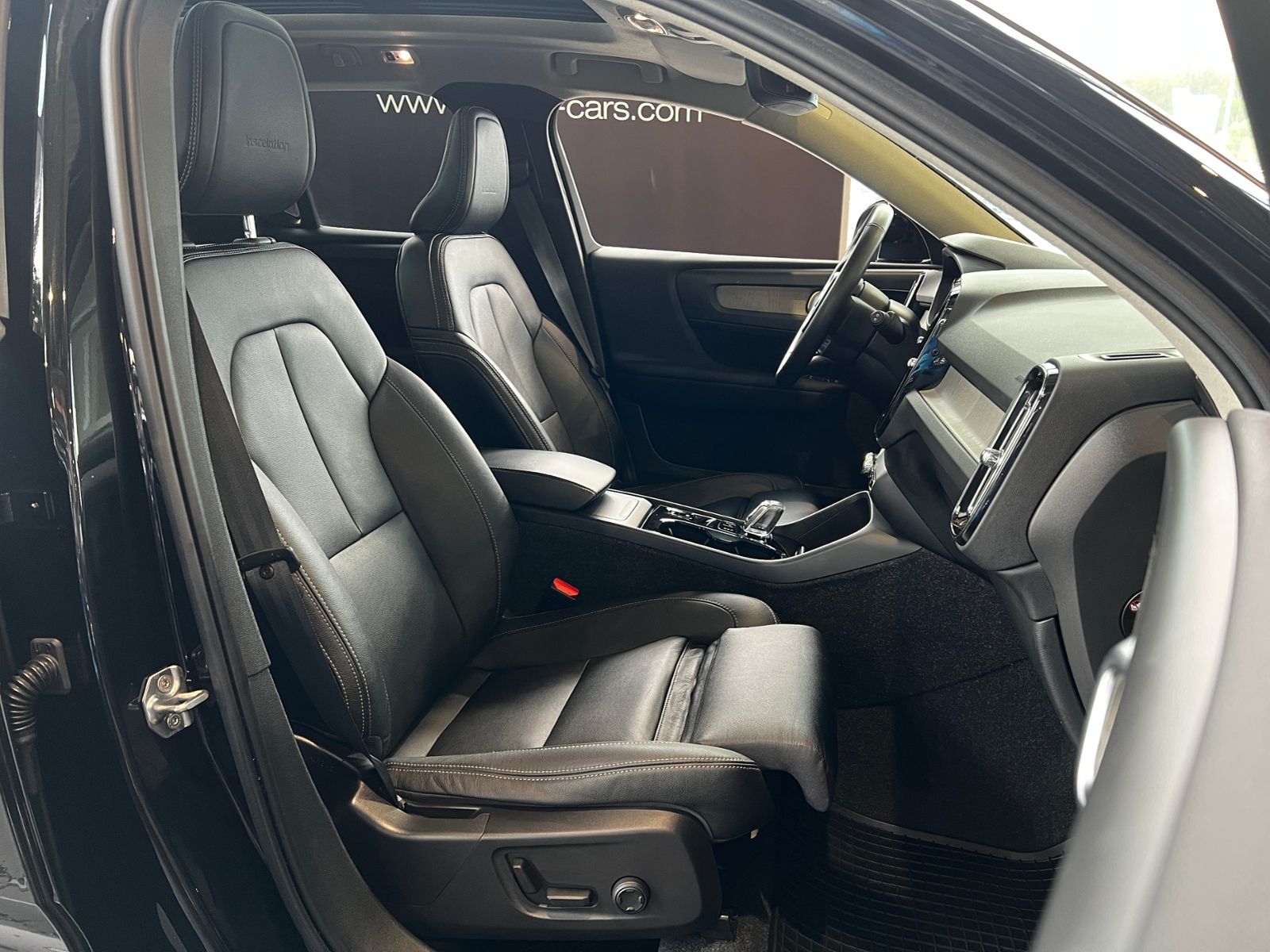 Fahrzeugabbildung Volvo XC40 Inscription LEDER NAVI PANO AHK 360°