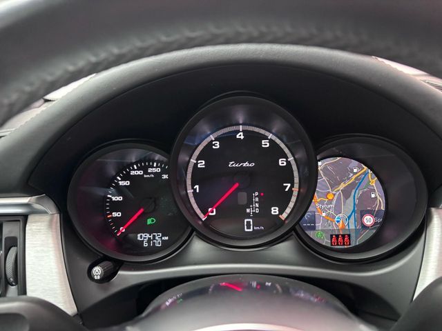 Porsche Macan Turbo Panorama*Burmester*SportChrono*21"