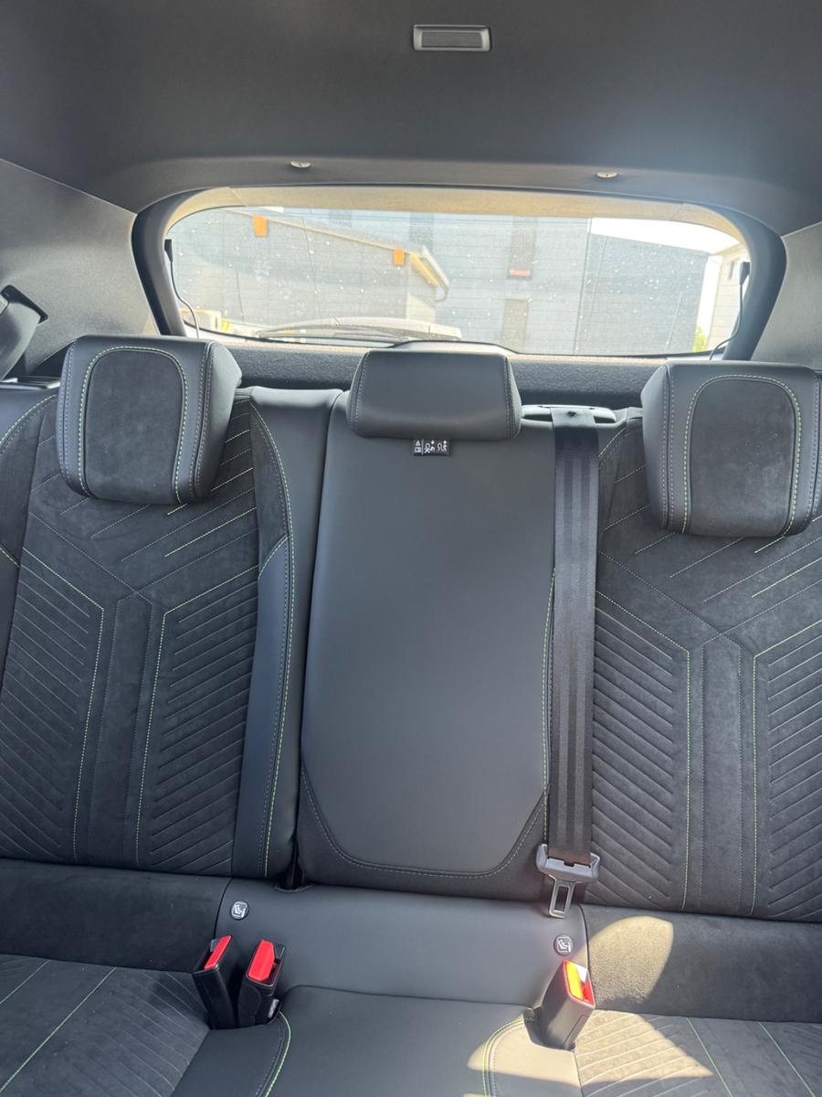 Peugeot 2008 Hybrid 145 GT, ACC, Navi